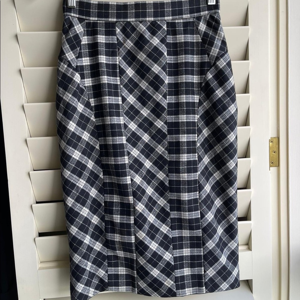 Block and white plaid skirt